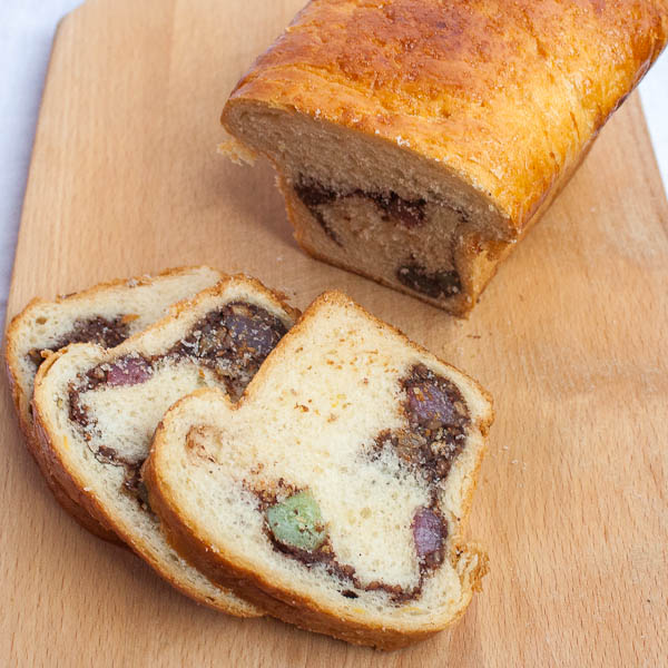Walnut sweet bread with turkish delight