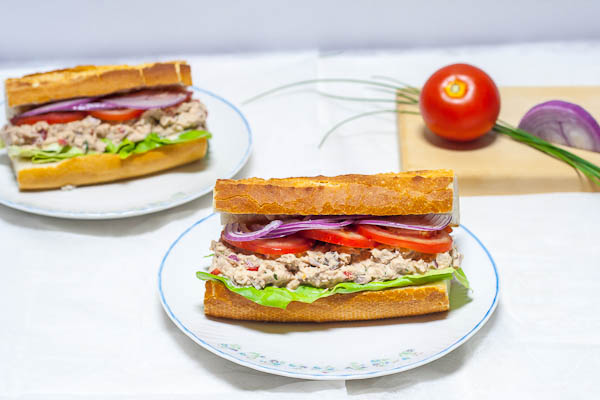 Tuna and raisins sandwich